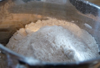 просіваємо борошно