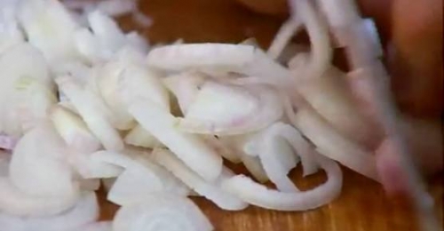 нарізаємо лук