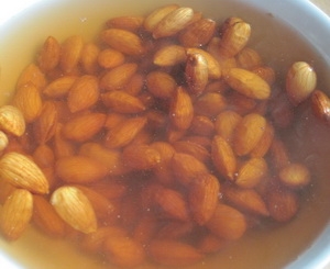 Замочений мигдаль