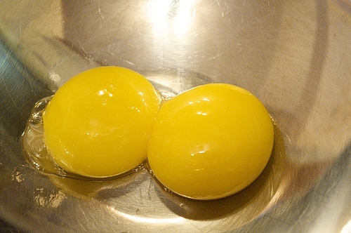 жовтки від білків