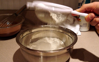 просіваємо борошно