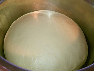 тісто в мисці