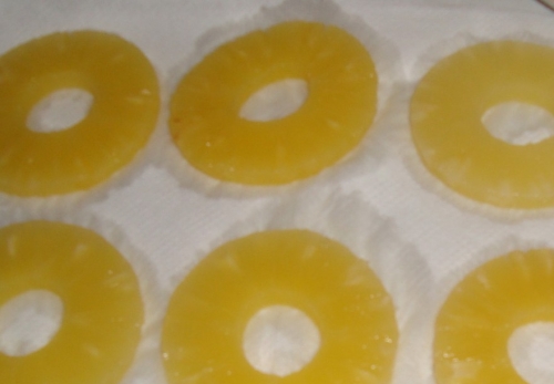 Ананаси з банки