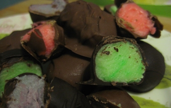 шоколадні пасхальні яйця у розрізі