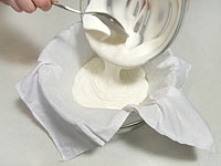 відціджуємо сметану