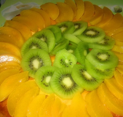 Прикрашаємо флан фруктами