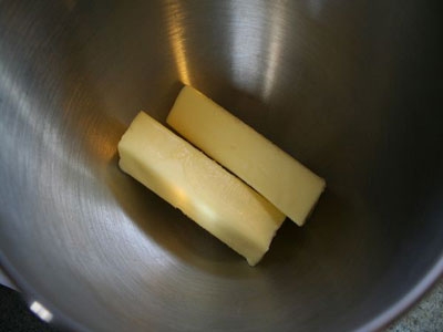 масло в мисці