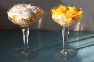 Десерт «Повітряний» з зефіром і фруктами