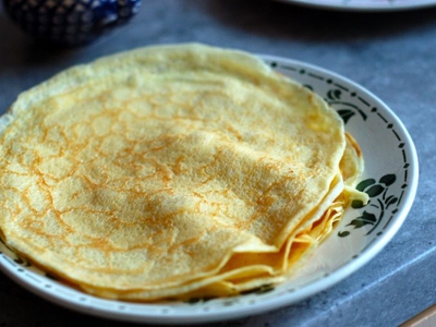 готові млинці перекладаємо на блюдо