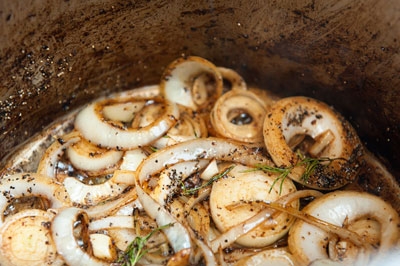 цибулю в казані