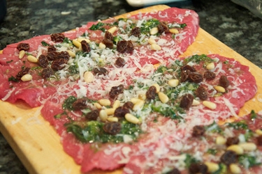 викладаємо начинку на шматочки яловичини