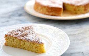 шматочок ледачого лимонного пирога