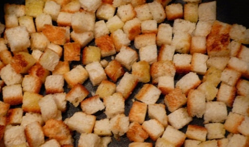 Запікаємо грінки в духовці...