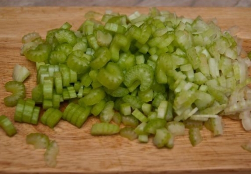 селеру нарізаємо