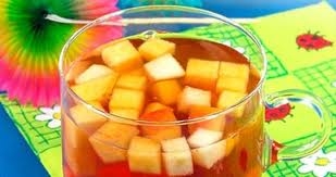 подаємо яблучно-мандариновий крюшон