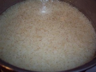 Промиваємо рис кілька разів