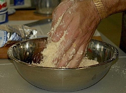 Розтираємо всі інгредієнти в мисці