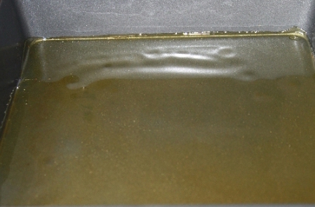 виливаємо у форму для запікання соус