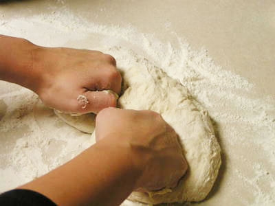 тісто на столі