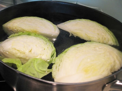 капуста в каструлі