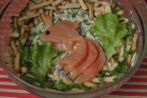 Салат "Рибка" з пекінською капустою і сиром