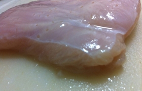 видаляємо з курячого філе жир і хрящі