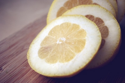 нарізаний лимон