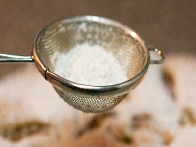 цукрова пудра в ситі