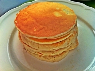 складаємо оладки в стопку