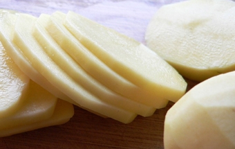 нарізаємо картоплю на кружечки