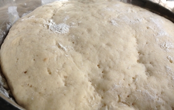 наполягаємо дріжджове тісто