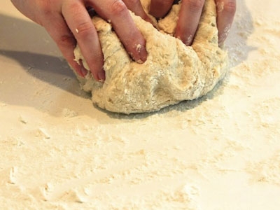 тісто на столі