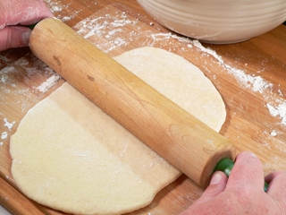 розкачуємо тісто