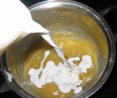 Заважаємо вершкове масло з борошном