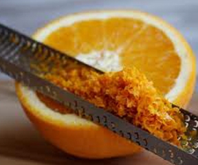 натираємо шкірку апельсина