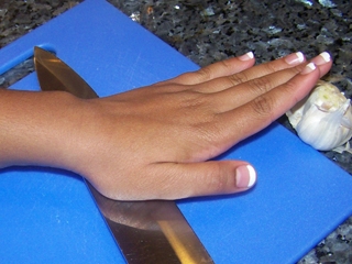 видаляємо з лушпиння часнику