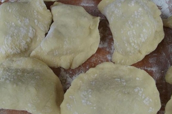 ліпимо вареники з яблуками