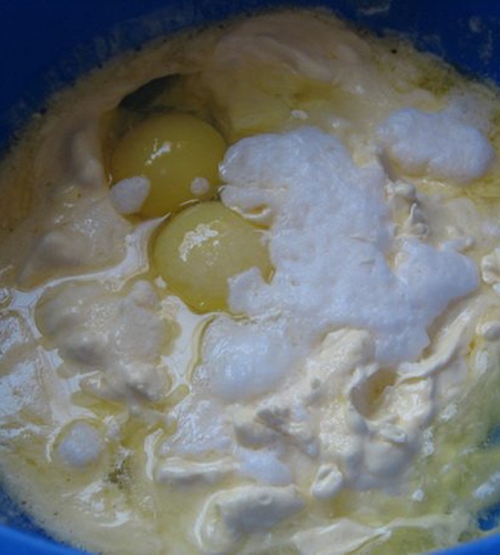 Змішуємо інгредієнти для тіста