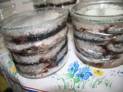 банки з хамсою