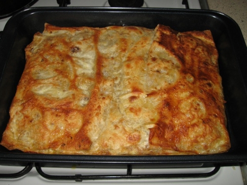 готовий мирог з м'ясом з лаваша