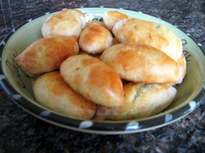 пиріжки на тарілці