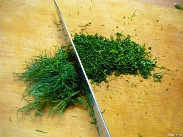 Кріп дрібно ріжемо