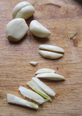 подрібнюємо часник