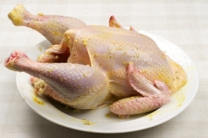 натираємо курочку спеціями