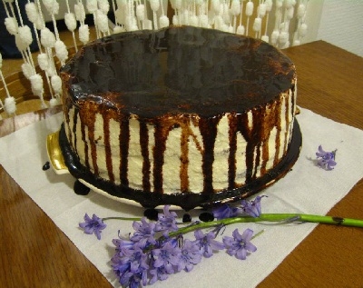 торт в глазурі