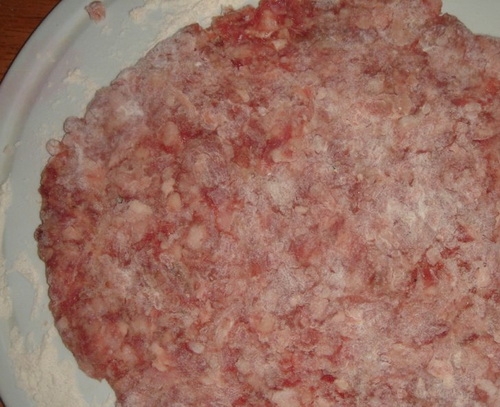 Розкачуємо м'ясну коржик