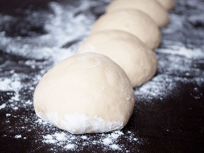 тісто на столі