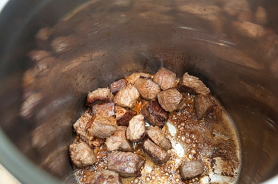 м'ясо в казані