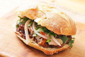 Гуляш зі свинини з томатною пастою і цибулею