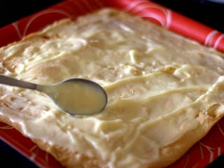 змащуємо коржі кремом